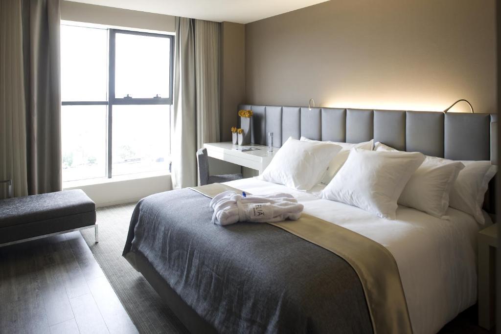Melia Braga Hotel & Spa Ngoại thất bức ảnh A room at the hotel