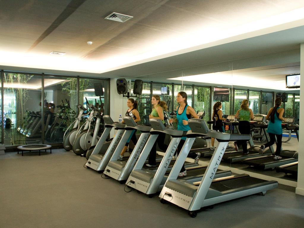 Melia Braga Hotel & Spa Ngoại thất bức ảnh The gym at the Westin