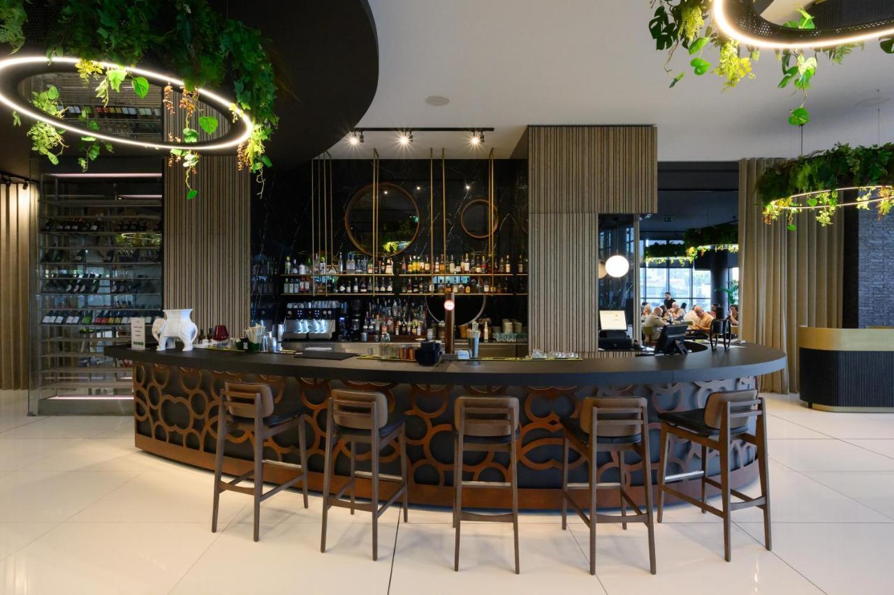 Melia Braga Hotel & Spa Ngoại thất bức ảnh The bar at the lounge