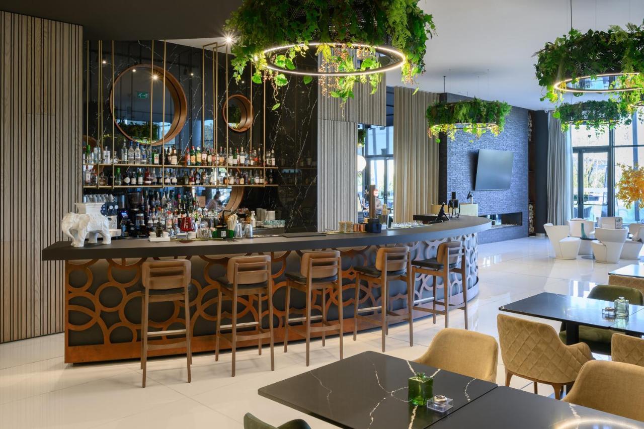 Melia Braga Hotel & Spa Ngoại thất bức ảnh The bar at the hotel