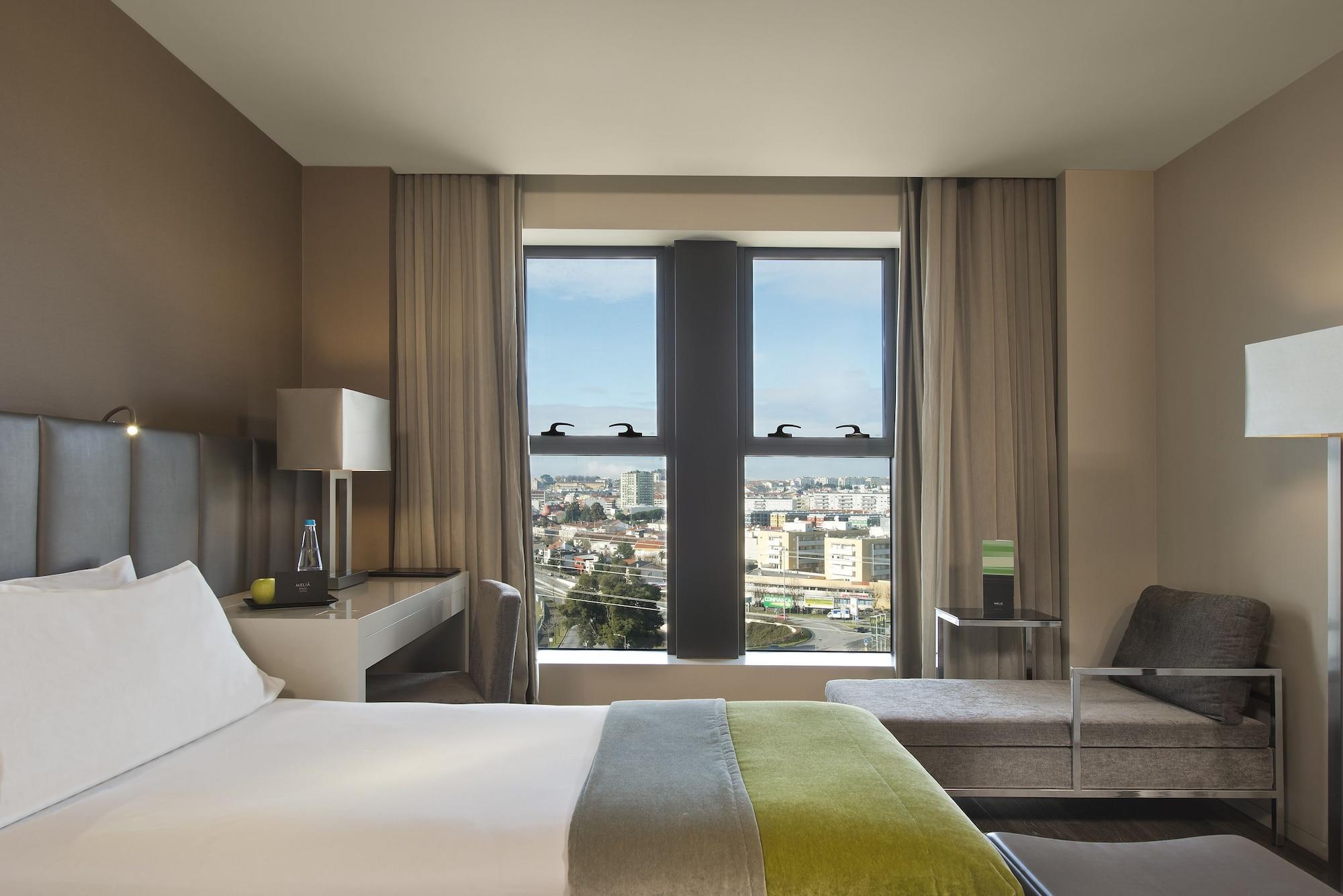 Melia Braga Hotel & Spa Ngoại thất bức ảnh A room at the hotel