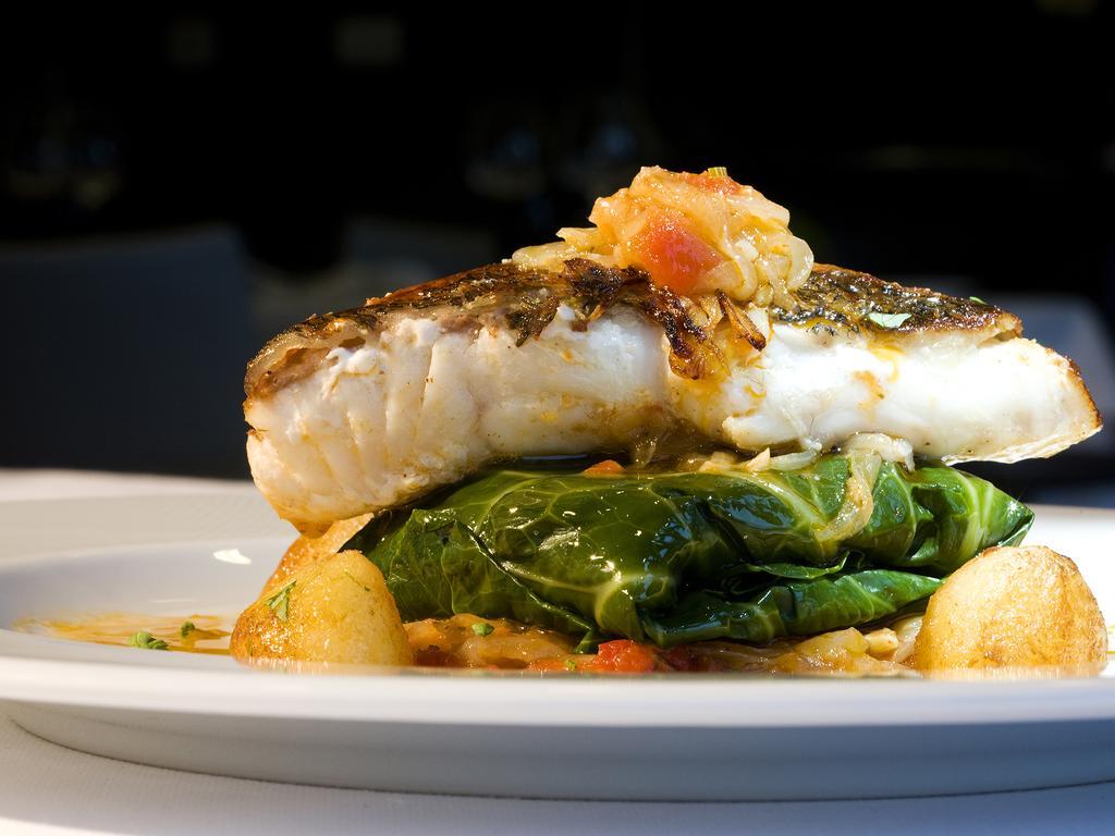 Melia Braga Hotel & Spa Ngoại thất bức ảnh A prepared dish of halibut