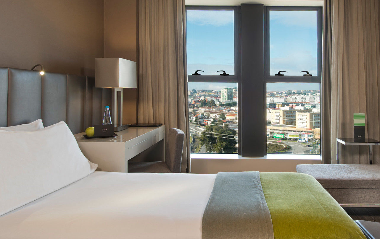 Melia Braga Hotel & Spa Ngoại thất bức ảnh A room at the hotel