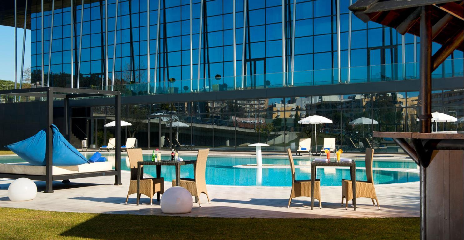 Melia Braga Hotel & Spa Ngoại thất bức ảnh The pool at the hotel