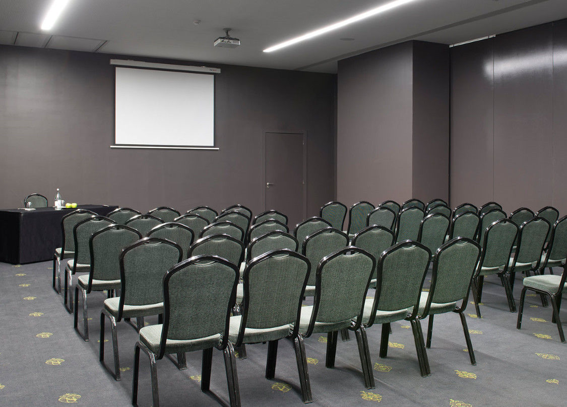 Melia Braga Hotel & Spa Ngoại thất bức ảnh A typical meeting room