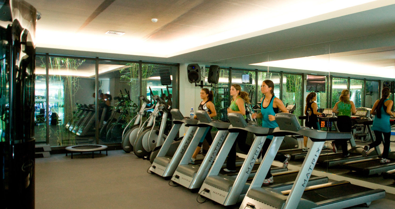 Melia Braga Hotel & Spa Ngoại thất bức ảnh A row of treadmills