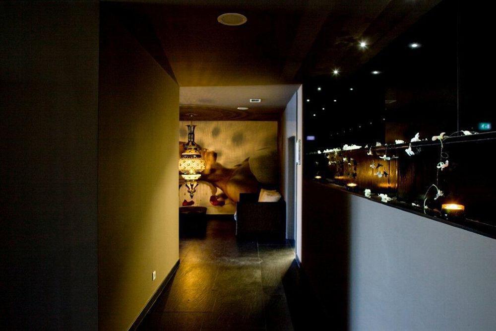 Melia Braga Hotel & Spa Nội địa bức ảnh The interior of a modern Japanese restaurant